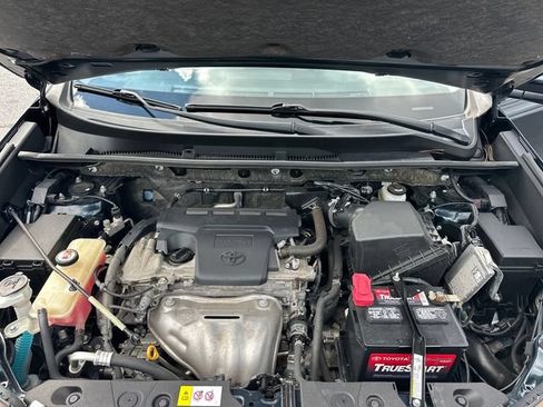 Used 2018 Toyota RAV4 XLE AWD/4WD image 28