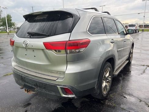 Used 2018 Toyota Highlander Limited AWD/4WD image 2