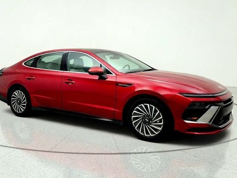 Used 2025 Hyundai Sonata Limited FWD image 3