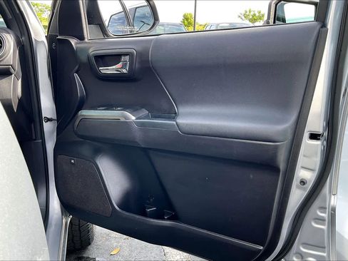 Used 2020 Toyota Tacoma TRD Sport image 22