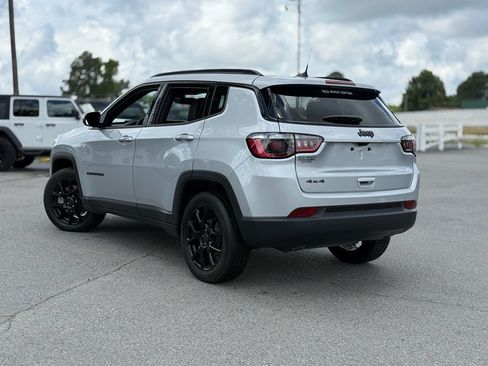 Used 2026 Jeep Compass Latitude AWD/4WD image 5