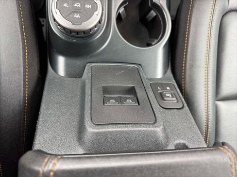 Used 2024 Ford Bronco Badlands image 28