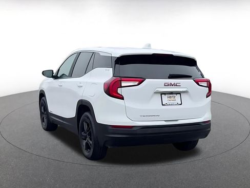 Used 2024 GMC Terrain SLE image 11