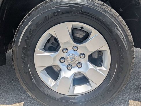 Used 2021 RAM 1500 Big Horn AWD/4WD image 12