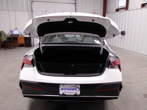 Used 2024 Hyundai Elantra SEL image 19