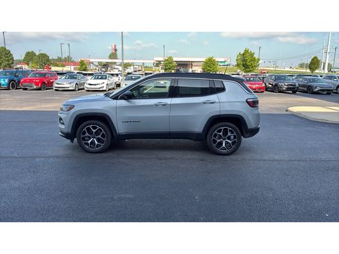 Used 2025 Jeep Compass Limited AWD/4WD image 3