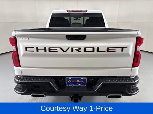 Used 2021 Chevrolet Silverado 1500 LT Trail Boss w/ Convenience Package II AWD/4WD image 9
