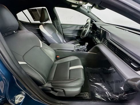 Used 2025 Toyota Camry SE FWD image 12