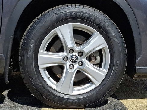 Used 2023 Toyota Highlander LE image 8