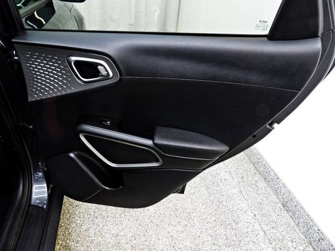 Used 2022 Kia Soul LX w/ Technology Package FWD image 12