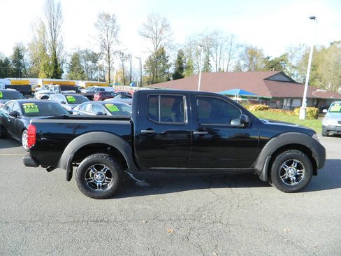 Used 2012 Nissan Frontier SV image 9