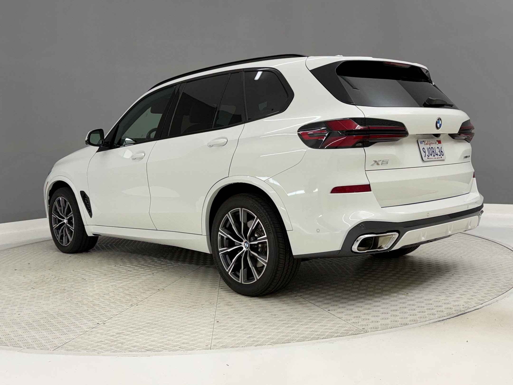 Certified 2024 BMW X5 xDrive40i w/ Executive Package AWD/4WD image 3