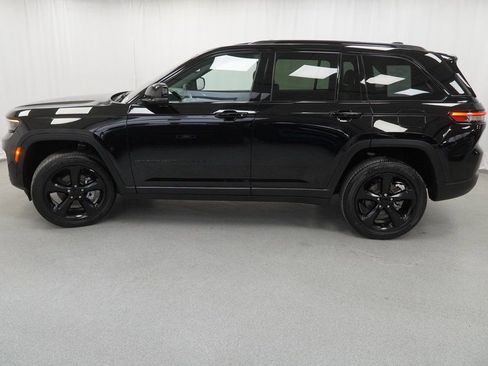 Certified 2023 Jeep Grand Cherokee Altitude image 14