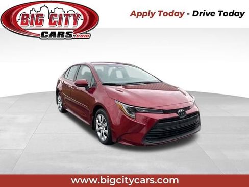 Used 2024 Toyota Corolla LE image 1