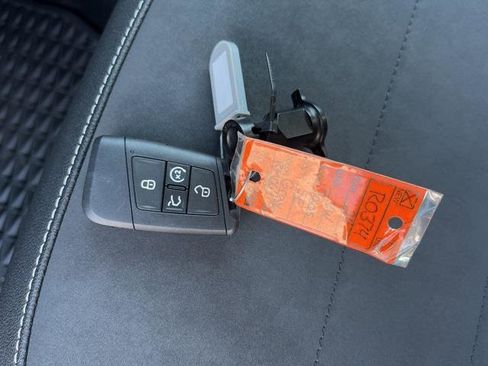 New 2024 Volkswagen Taos SE image 38