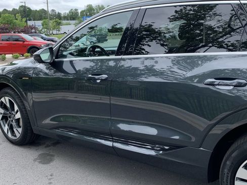 Used 2021 Audi e-tron Prestige w/ Prestige Package AWD/4WD image 5