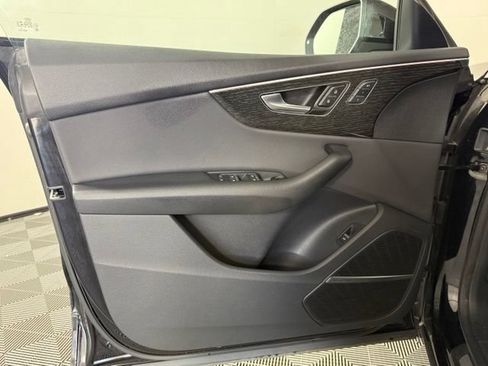 Used 2019 Audi Q8 Premium Plus w/ Premium Plus AWD/4WD image 30