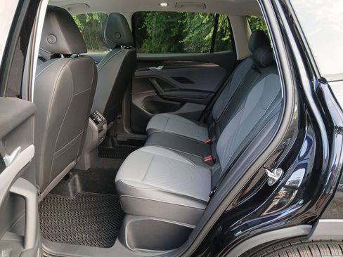 New 2025 Volkswagen Tiguan SE image 24