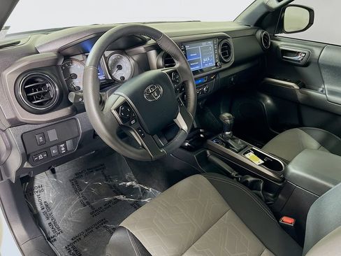 Certified 2023 Toyota Tacoma TRD Off-Road w/ Technology Package AWD/4WD image 9