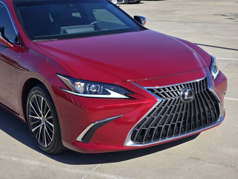 Certified 2025 Lexus ES 350 w/ Premium Package image 10