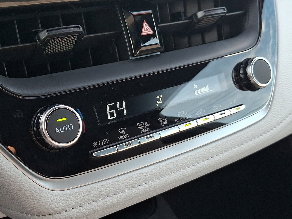 Used 2025 Toyota Corolla SE w/ Convenience Package FWD image 15