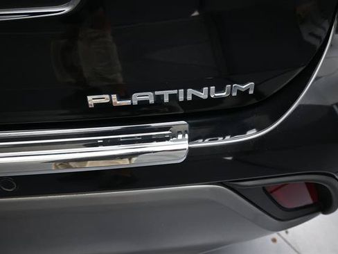 Certified 2024 Toyota Highlander Platinum FWD image 5