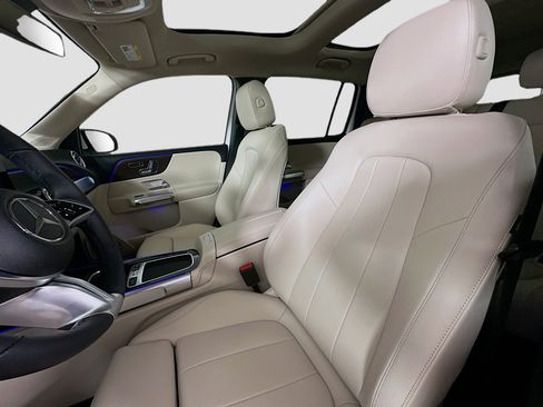 Used 2026 Mercedes-Benz GLB 250 4MATIC image 26