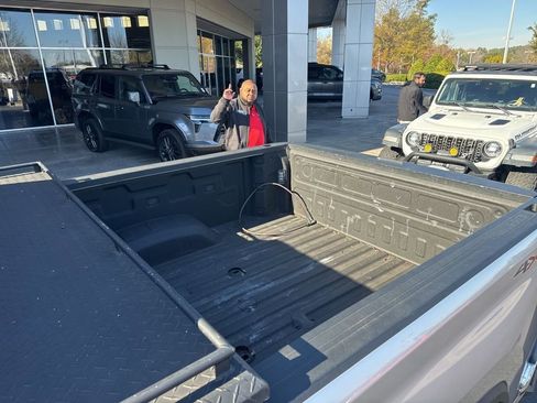 Used 2022 Chevrolet Silverado 2500 LT w/ Convenience Package image 8