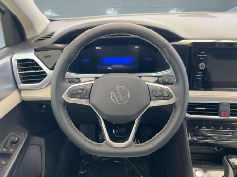 New 2026 Volkswagen Taos SE image 17