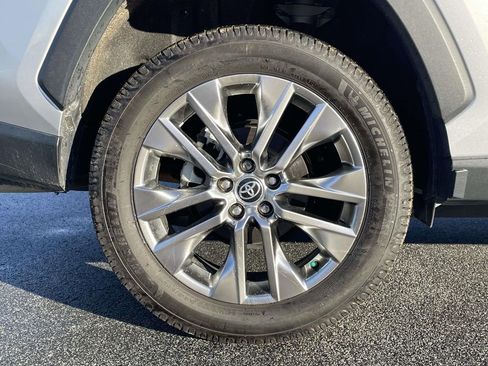 Used 2021 Toyota RAV4 XLE Premium image 32