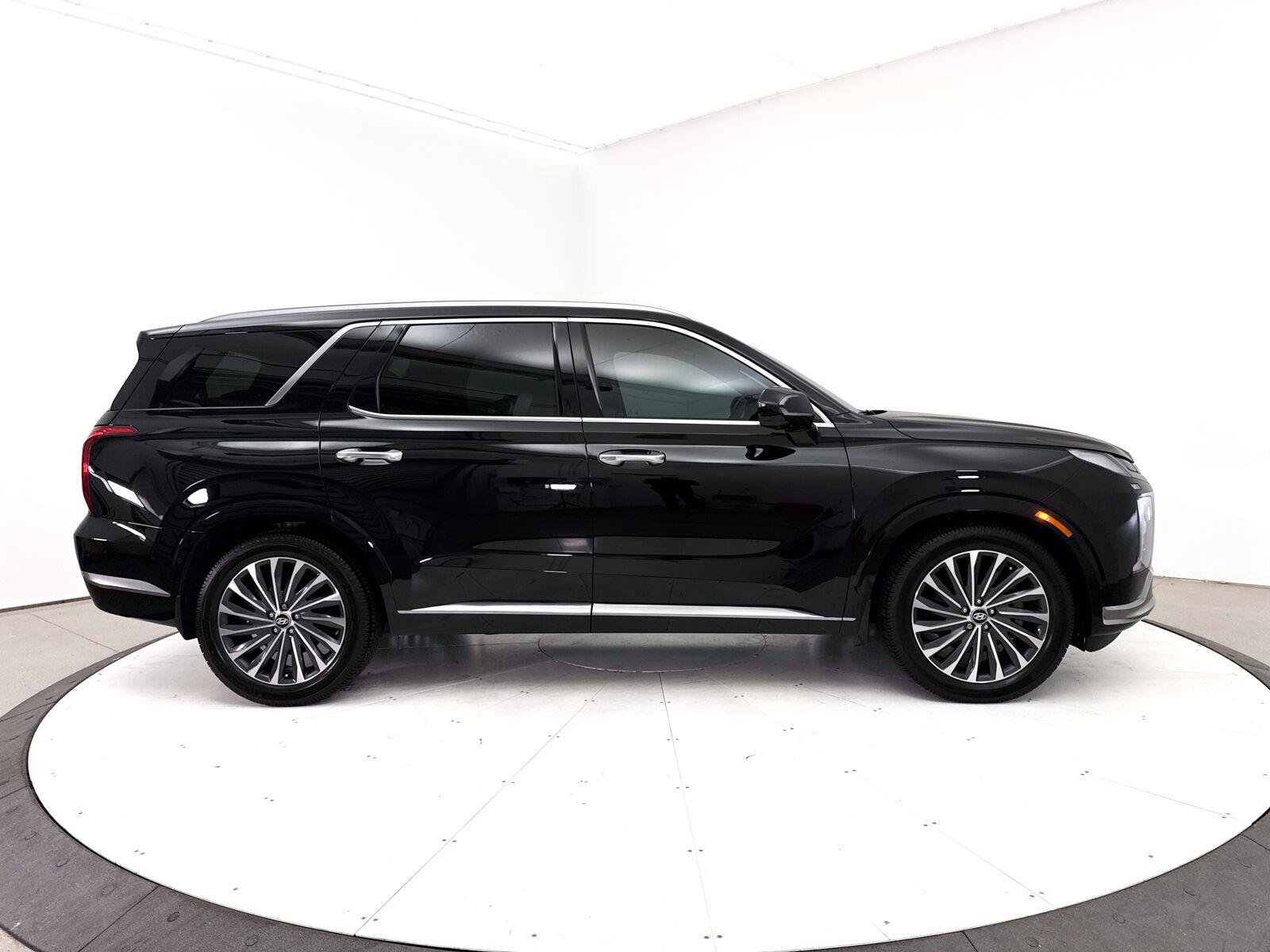 Used 2023 Hyundai Palisade Calligraphy FWD image 42