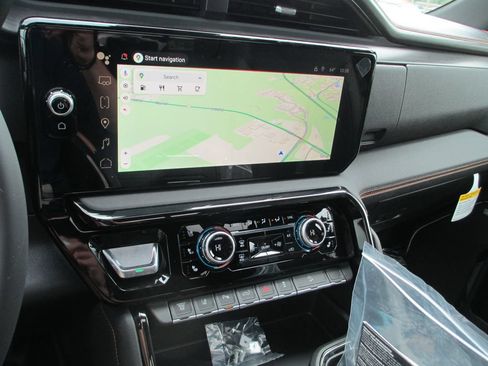 New 2026 GMC Sierra 2500 AT4 w/ AT4 Premium Plus Package AWD/4WD image 18