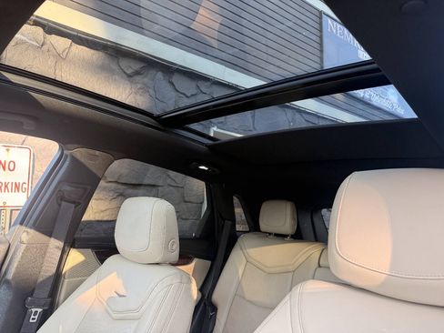 Used 2018 Cadillac XT5 Luxury w/ Driver Awareness Package AWD/4WD image 14