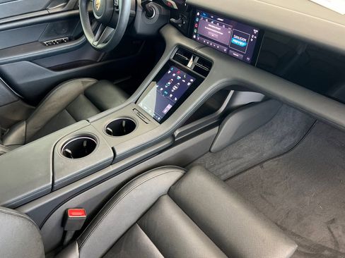 Used 2022 Porsche Taycan 4S image 15