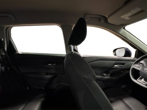 Used 2025 Nissan Rogue SV image 39