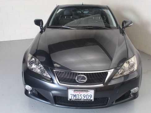 Used 2010 Lexus IS 250C w/ Luxury Pkg RWD image 3