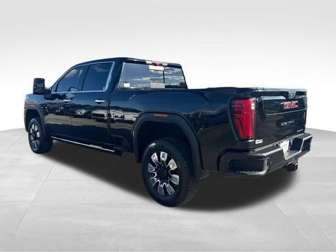 Used 2024 GMC Sierra 2500 Denali w/ Denali Reserve Package AWD/4WD image 3