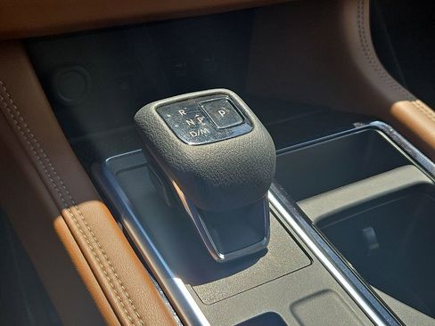 Used 2023 Nissan Pathfinder Platinum AWD/4WD image 16