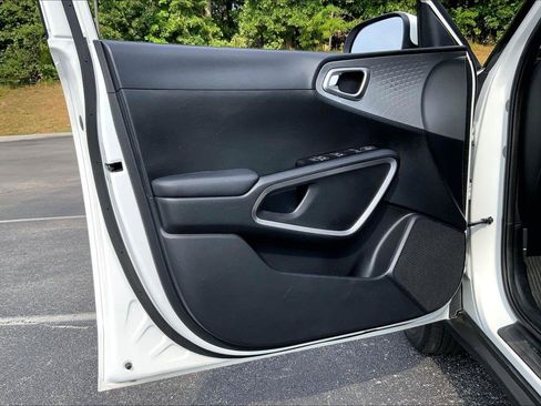 Used 2025 Kia Soul LX FWD image 20