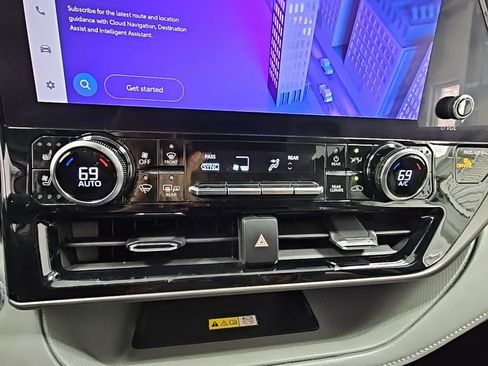 Used 2023 Toyota Highlander Limited image 20