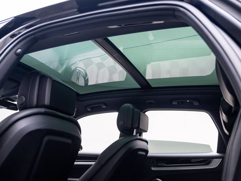 Certified 2024 Porsche Cayenne AWD/4WD image 17