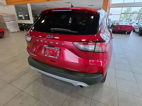 Used 2022 Ford Escape Titanium AWD/4WD image 9