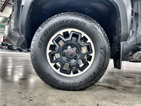 Used 2024 Toyota Tacoma TRD Off-Road AWD/4WD image 10