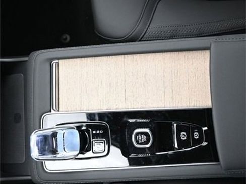 New 2026 Volvo XC90 B6 Plus image 13