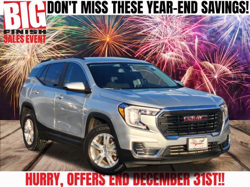 Used 2022 GMC Terrain SLE w/ Driver Convenience Package image 1