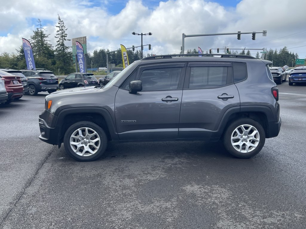 Used 2018 Jeep Renegade Latitude AWD/4WD image 3