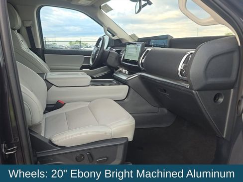 Used 2025 Ford Expedition Platinum AWD/4WD image 9