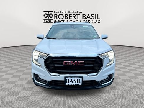 Used 2023 GMC Terrain SLE w/ Driver Convenience Package AWD/4WD image 3