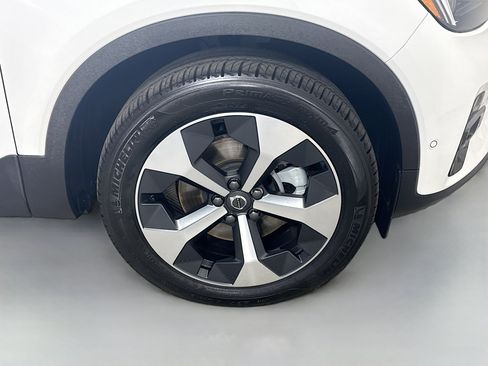 Used 2026 Volvo XC40 B5 Plus AWD/4WD image 32