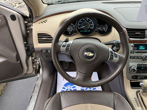 Used 2008 Chevrolet Malibu LTZ w/ Rear Power Package image 9